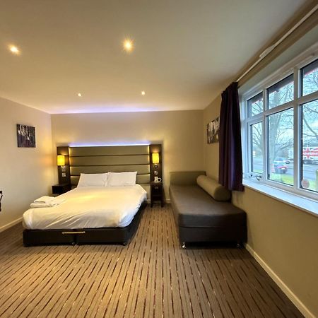 Premier Roomz Two Mills Ledsham  Exterior photo
