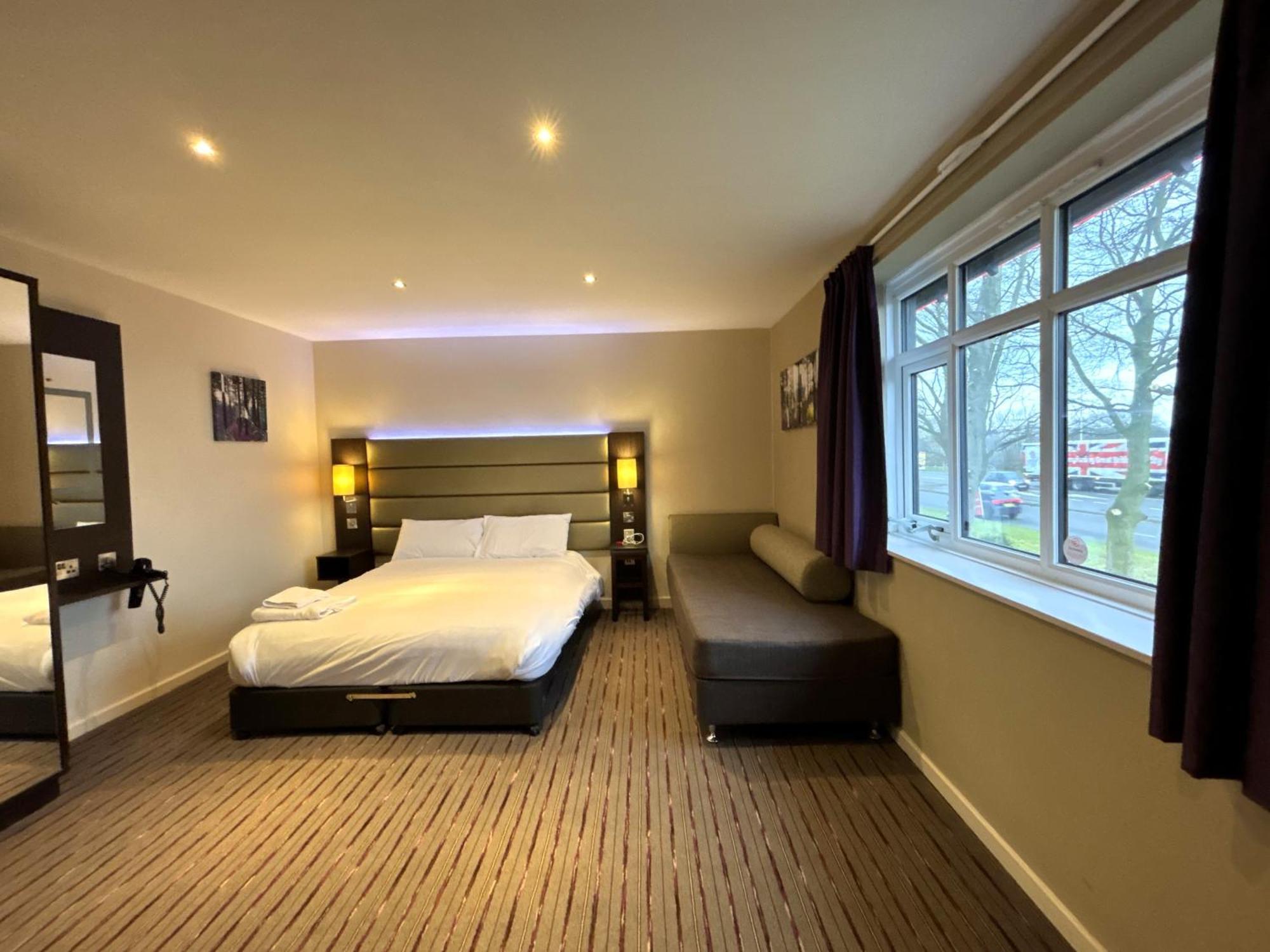 Premier Roomz Two Mills Ledsham  Exterior photo